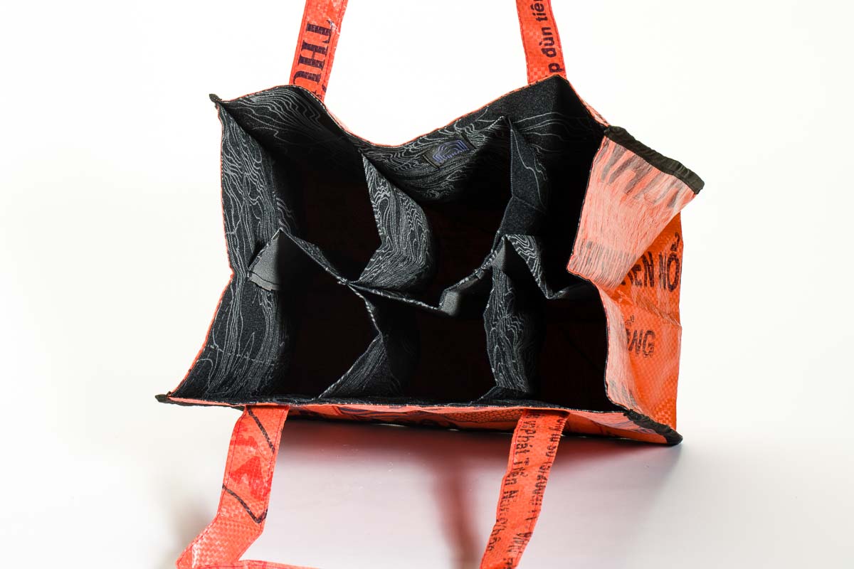 inside of torrain beverage tote
